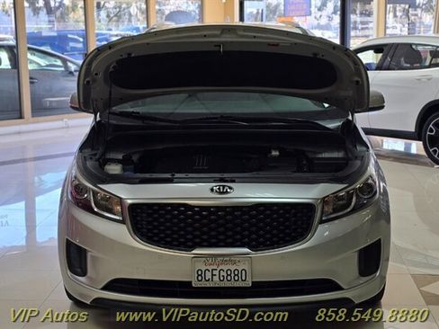 Used 2017 Kia Sedona LX w/ LX Essentials Premium Package FWD image 10