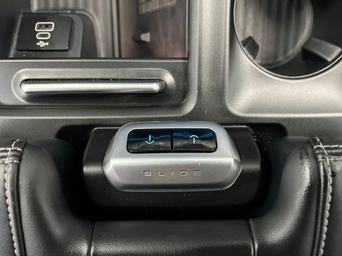 Used 2025 Ford Expedition Platinum image 52