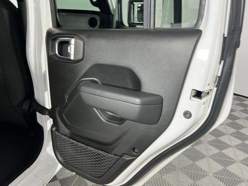 Certified 2024 Jeep Gladiator Sport image 30