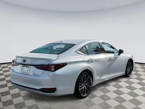 Used 2023 Lexus ES 300h w/ Premium Package FWD image 2