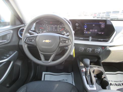 Used 2026 Chevrolet Trax LS w/ LS Convenience Package image 12
