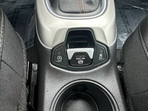 Used 2021 Jeep Compass Latitude w/ Sun and Sound Group AWD/4WD image 57