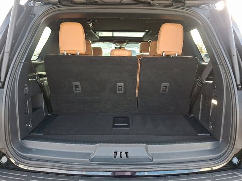 Certified 2024 Ford Expedition Platinum image 30