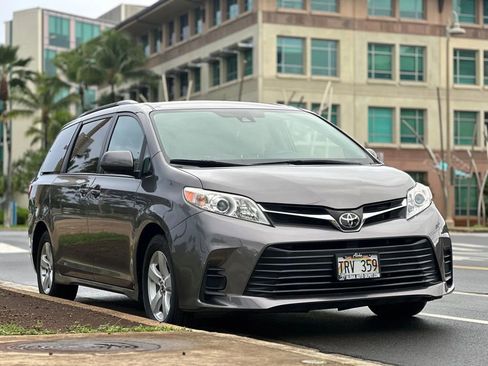 Used 2019 Toyota Sienna LE image 6
