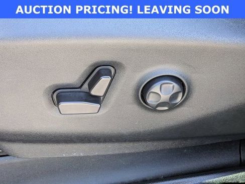 Used 2025 Chrysler Pacifica Limited FWD image 21