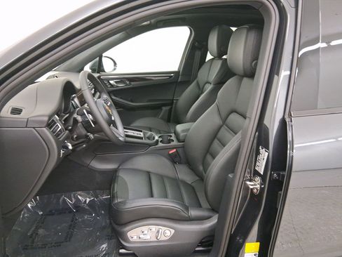 Used 2026 Porsche Macan image 5