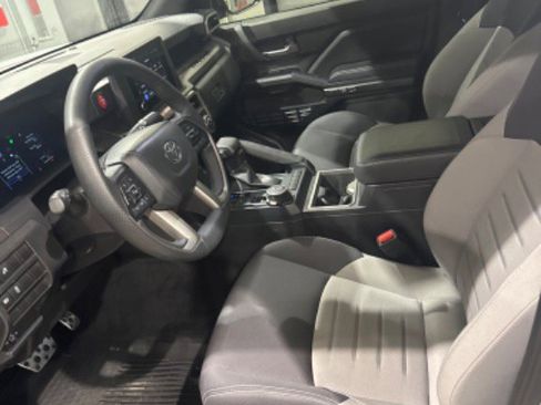 Used 2025 Toyota Tacoma TRD Sport image 10