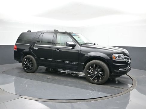 Used 2017 Lincoln Navigator Select image 7