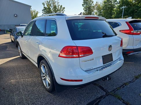 Used 2013 Volkswagen Touareg VR6 AWD/4WD image 2