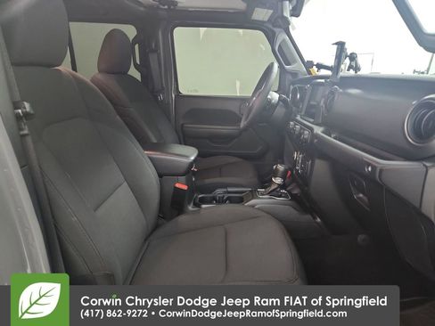 Used 2023 Jeep Gladiator Willys image 33