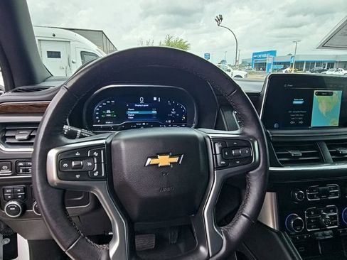 Used 2022 Chevrolet Suburban Premier image 14