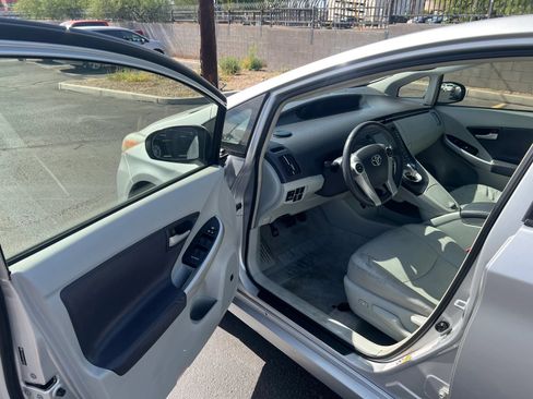 Used 2010 Toyota Prius FWD image 9