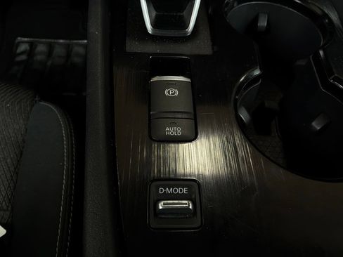 Used 2025 Nissan Rogue SV FWD image 23