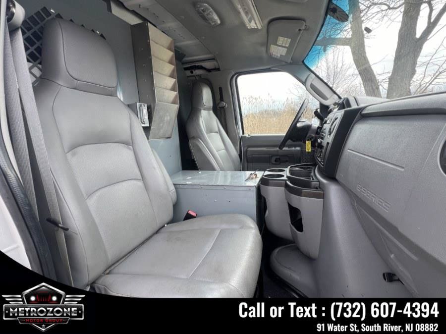 Used 2014 Ford E-350 and Econoline 350 Super Duty w/ Power Group RWD image 24
