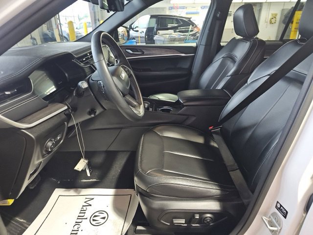 Used 2024 Jeep Grand Cherokee Limited w/ Luxury Tech Group II AWD/4WD image 9
