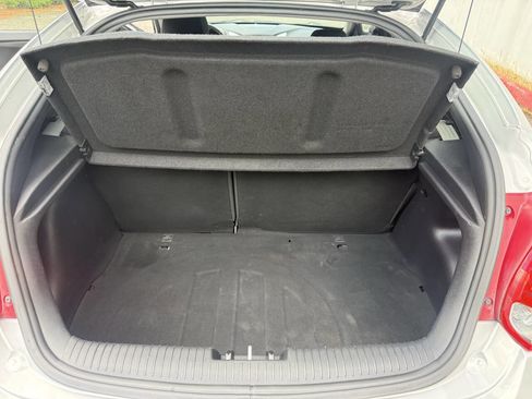 Used 2017 Hyundai Veloster FWD image 15