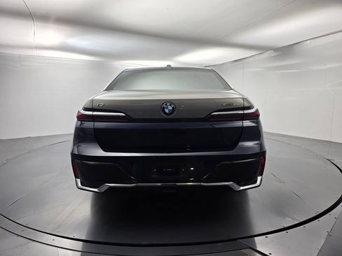 Used 2024 BMW i7 xDrive60 AWD/4WD image 5