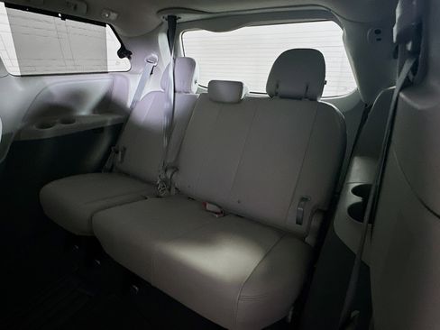 Used 2019 Toyota Sienna XLE image 31