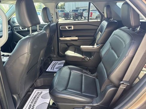 Used 2021 Ford Explorer XLT w/ Equipment Group 202A AWD/4WD image 10