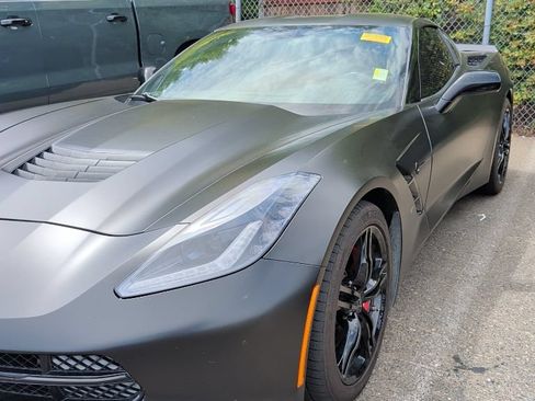 Used 2017 Chevrolet Corvette Stingray Coupe w/ 1LT RWD image 1
