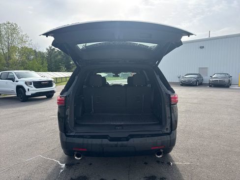 Used 2023 Chevrolet Traverse LT w/ Midnight/Sport Edition AWD/4WD image 18