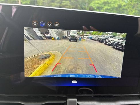 Used 2025 Chevrolet Equinox LT FWD image 26