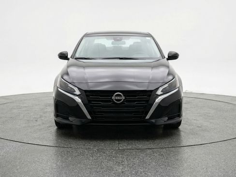 Used 2025 Nissan Altima 2.5 SV image 2