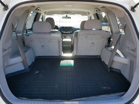 Used 2011 Toyota Highlander 2WD w/ Cold Weather Pkg image 18