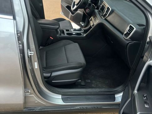 Used 2019 Kia Sportage LX image 14