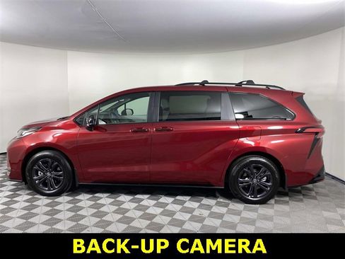 Used 2025 Toyota Sienna XSE image 5