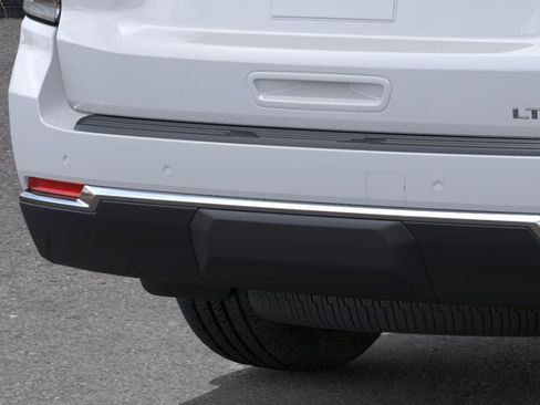 New 2026 Chevrolet Suburban LT image 38