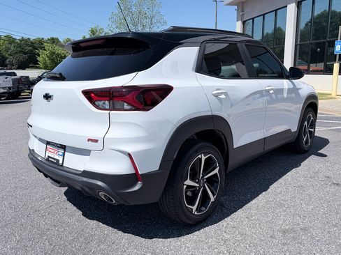 Used 2023 Chevrolet TrailBlazer RS w/ Sun and Liftgate Package AWD/4WD image 6