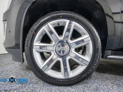 Used 2017 Cadillac Escalade Luxury AWD/4WD image 49