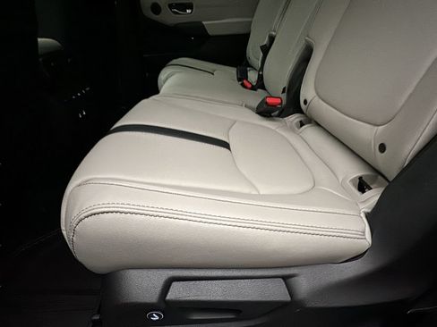 New 2026 Honda Pilot Touring image 17