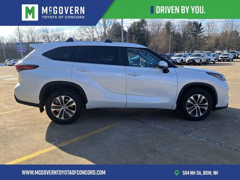 Used 2023 Toyota Highlander XLE image 6