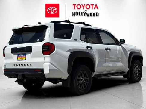 New 2026 Toyota 4Runner SR5 AWD/4WD image 4