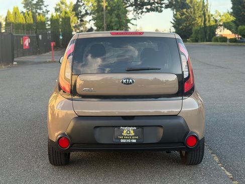 Used 2016 Kia Soul FWD image 2