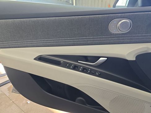 New 2026 Hyundai Elantra Limited FWD image 27