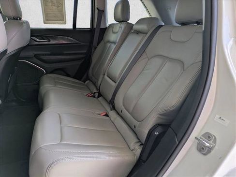 Used 2022 Jeep Grand Cherokee Laredo w/ Luxury Tech Group I image 18