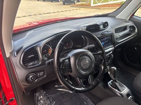 Used 2020 Jeep Renegade Altitude FWD image 27