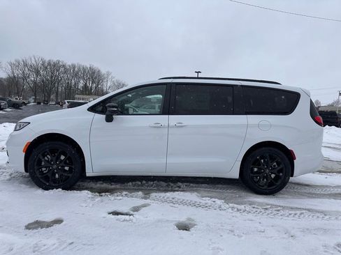 New 2026 Chrysler Pacifica Limited w/ S Appearance Package image 6