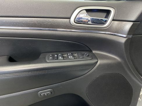 Used 2018 Jeep Grand Cherokee Limited image 12