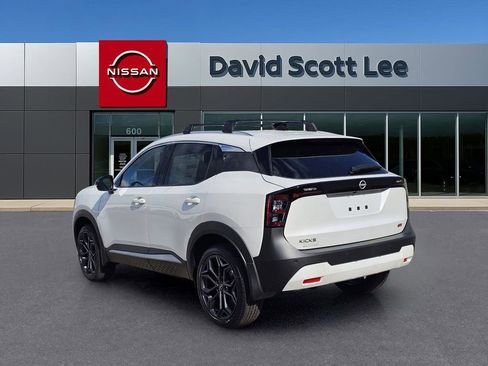 New 2026 Nissan Kicks SR w/ Illumination Package FWD image 9