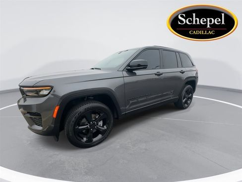 Used 2025 Jeep Grand Cherokee Altitude image 4