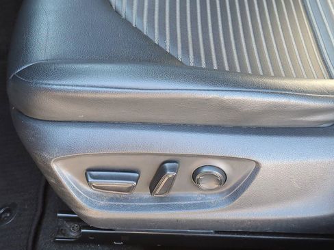 Used 2020 Toyota Camry SE image 11