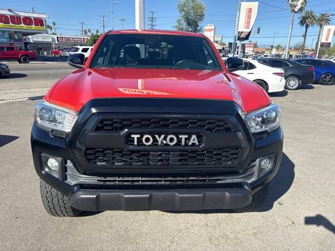 Used 2018 Toyota Tacoma TRD Off-Road w/ Technology Package AWD/4WD image 3