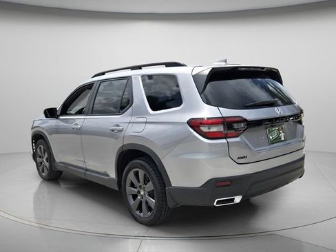 Used 2025 Honda Pilot Sport image 8