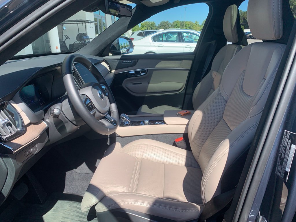 Used 2025 Volvo XC90 T8 Ultra AWD/4WD image 2
