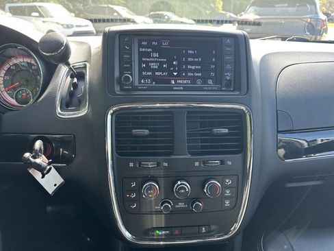 Used 2018 Dodge Grand Caravan SXT w/ Blacktop Package FWD image 35