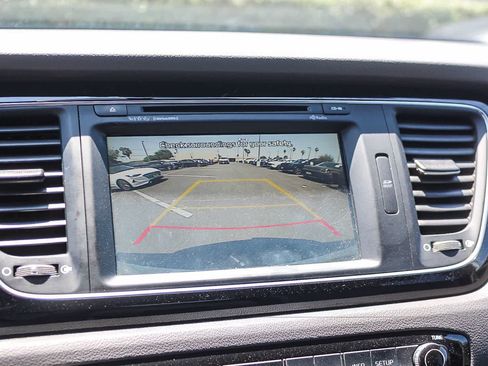 Used 2015 Kia Sedona SX FWD image 32